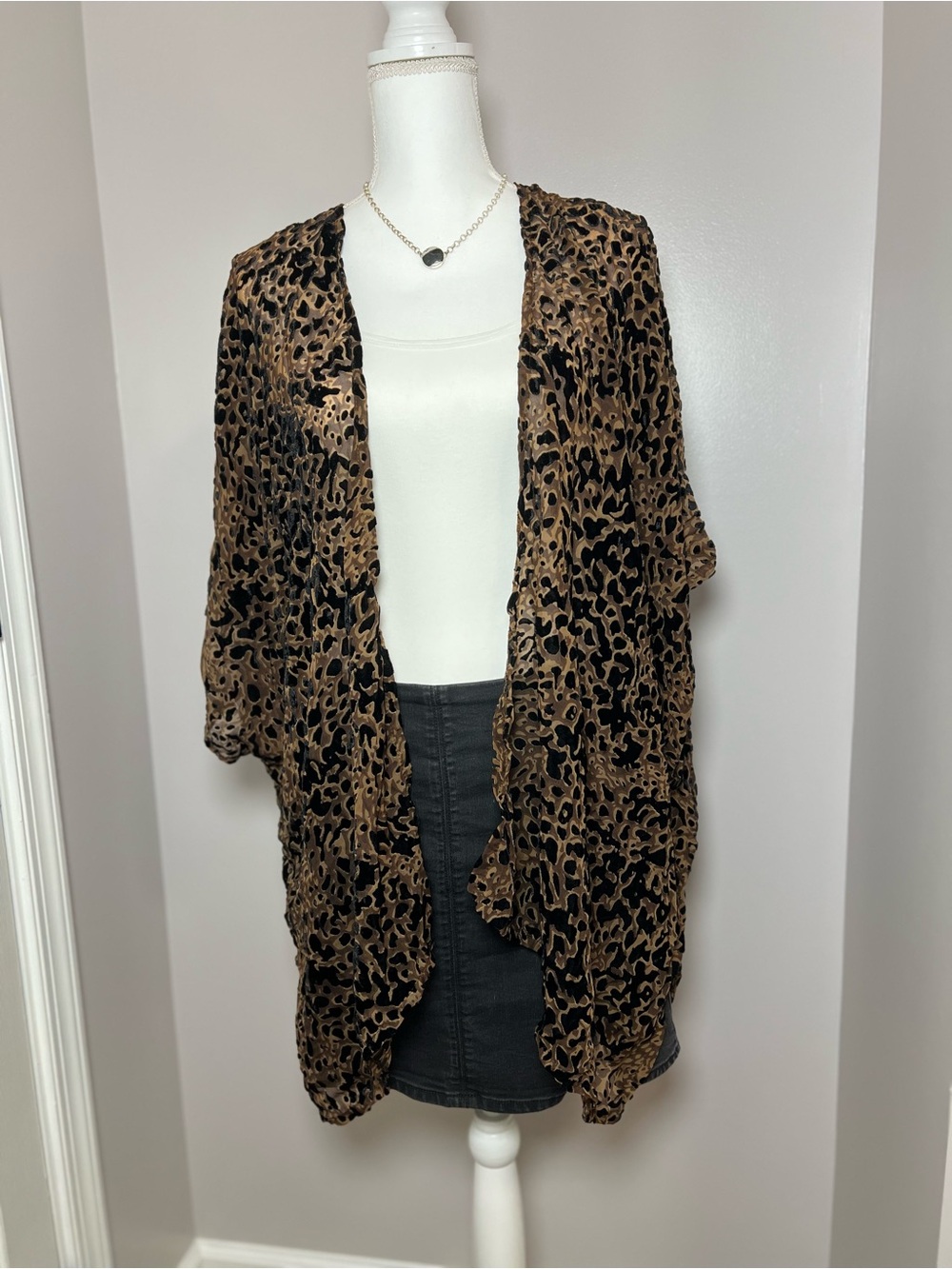 Vintage 90s Animal Cat Print Velvet Kimono Shawl Retro Rocker Dark Boho 🐆